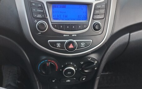 Hyundai Solaris II рестайлинг, 2012 год, 610 000 рублей, 13 фотография