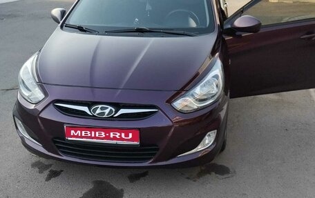 Hyundai Solaris II рестайлинг, 2013 год, 800 000 рублей, 1 фотография
