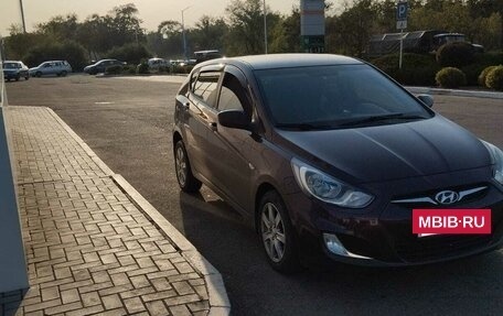 Hyundai Solaris II рестайлинг, 2013 год, 800 000 рублей, 2 фотография