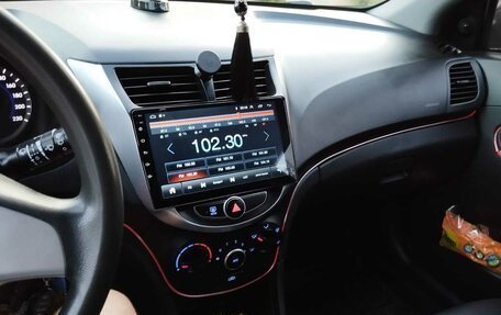 Hyundai Solaris II рестайлинг, 2013 год, 800 000 рублей, 4 фотография