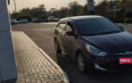 Hyundai Solaris II рестайлинг, 2013 год, 800 000 рублей, 3 фотография