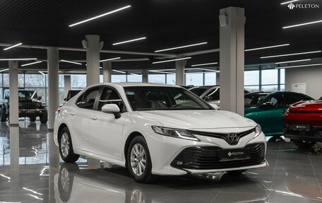 Toyota Camry, 2018 год, 2 230 000 рублей, 2 фотография