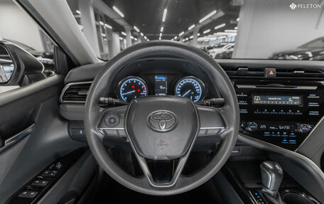Toyota Camry, 2018 год, 2 230 000 рублей, 10 фотография