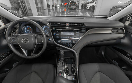 Toyota Camry, 2018 год, 2 230 000 рублей, 8 фотография