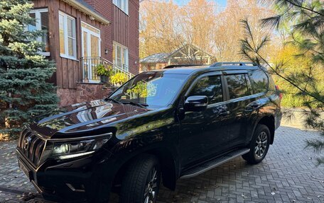 Toyota Land Cruiser Prado 150 рестайлинг 2, 2018 год, 6 800 000 рублей, 1 фотография