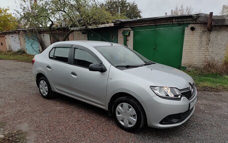 Renault Logan II, 2015 год, 695 000 рублей, 2 фотография