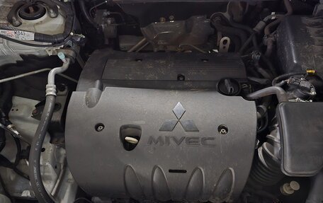 Mitsubishi Outlander III рестайлинг 3, 2017 год, 1 990 000 рублей, 15 фотография