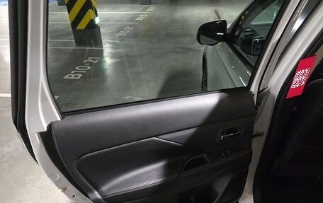 Mitsubishi Outlander III рестайлинг 3, 2017 год, 1 990 000 рублей, 11 фотография