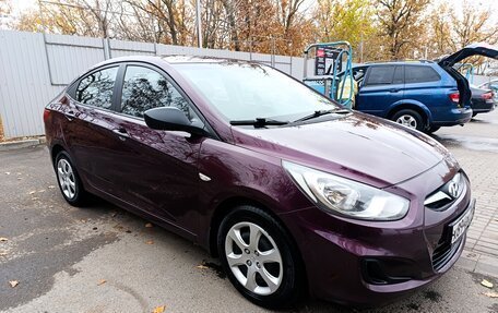Hyundai Solaris II рестайлинг, 2012 год, 740 000 рублей, 3 фотография