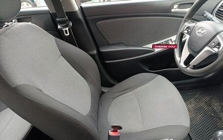 Hyundai Solaris II рестайлинг, 2012 год, 740 000 рублей, 19 фотография