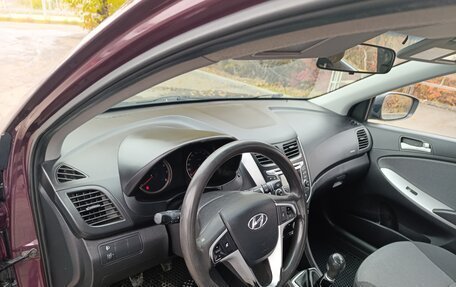 Hyundai Solaris II рестайлинг, 2012 год, 740 000 рублей, 26 фотография