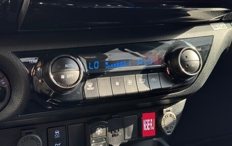 Toyota Hilux VIII, 2023 год, 6 200 000 рублей, 23 фотография