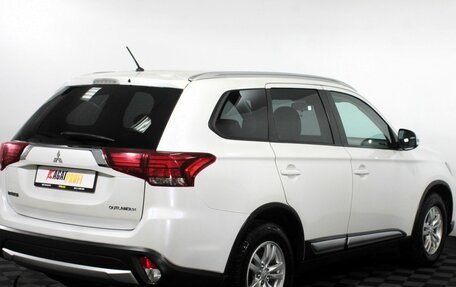 Mitsubishi Outlander III рестайлинг 3, 2015 год, 1 490 000 рублей, 6 фотография