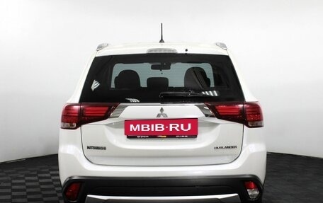 Mitsubishi Outlander III рестайлинг 3, 2015 год, 1 490 000 рублей, 7 фотография