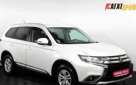 Mitsubishi Outlander III рестайлинг 3, 2015 год, 1 490 000 рублей, 3 фотография