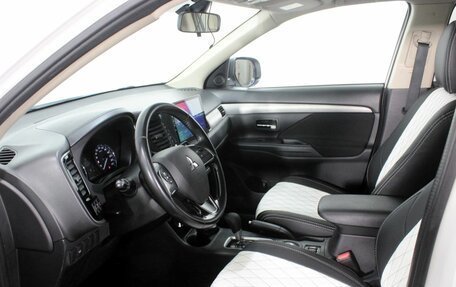 Mitsubishi Outlander III рестайлинг 3, 2015 год, 1 490 000 рублей, 17 фотография