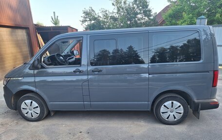 Volkswagen Caravelle T6 рестайлинг, 2021 год, 4 600 000 рублей, 2 фотография