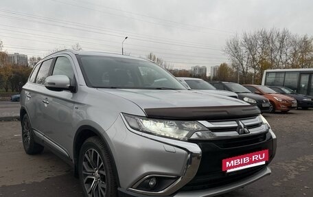 Mitsubishi Outlander III рестайлинг 3, 2016 год, 2 630 000 рублей, 2 фотография