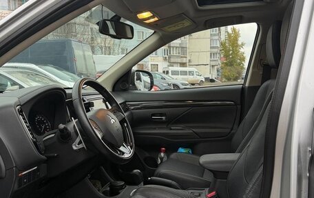 Mitsubishi Outlander III рестайлинг 3, 2016 год, 2 630 000 рублей, 6 фотография