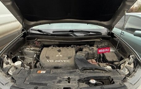 Mitsubishi Outlander III рестайлинг 3, 2016 год, 2 630 000 рублей, 13 фотография