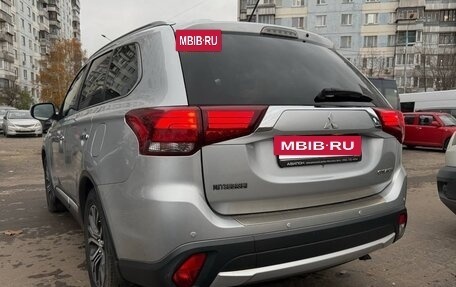 Mitsubishi Outlander III рестайлинг 3, 2016 год, 2 630 000 рублей, 4 фотография