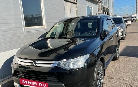 Mitsubishi Outlander III рестайлинг 3, 2014 год, 1 900 000 рублей, 2 фотография