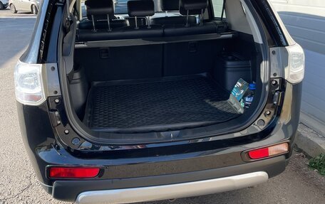 Mitsubishi Outlander III рестайлинг 3, 2014 год, 1 900 000 рублей, 4 фотография