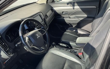 Mitsubishi Outlander III рестайлинг 3, 2014 год, 1 900 000 рублей, 6 фотография