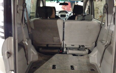 Toyota Sienta I, 2003 год, 550 000 рублей, 4 фотография