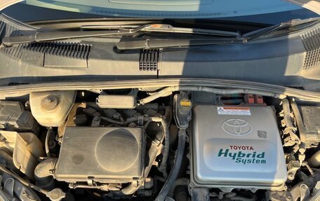 Toyota Prius IV XW50, 2000 год, 350 000 рублей, 4 фотография