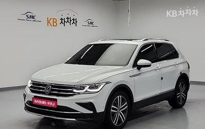 Volkswagen Tiguan II, 2022 год, 2 700 000 рублей, 1 фотография