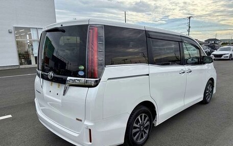 Toyota Esquire I, 2021 год, 2 100 000 рублей, 4 фотография