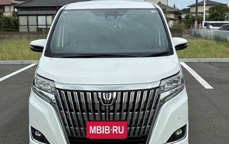 Toyota Esquire I, 2021 год, 2 100 000 рублей, 2 фотография