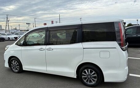 Toyota Esquire I, 2021 год, 2 100 000 рублей, 8 фотография