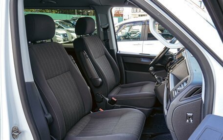 Volkswagen Caravelle T6 рестайлинг, 2019 год, 3 585 000 рублей, 8 фотография