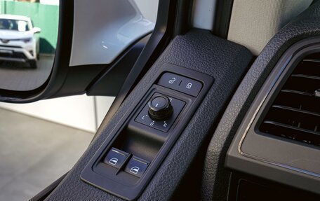 Volkswagen Caravelle T6 рестайлинг, 2019 год, 3 585 000 рублей, 16 фотография