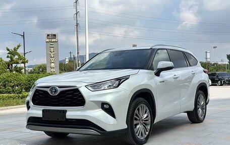 Toyota Highlander, 2022 год, 3 890 000 рублей, 1 фотография