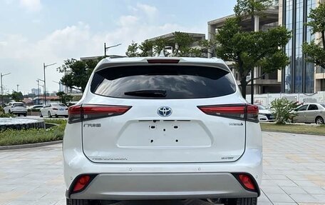 Toyota Highlander, 2022 год, 3 890 000 рублей, 5 фотография