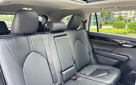 Toyota Highlander, 2022 год, 3 890 000 рублей, 7 фотография