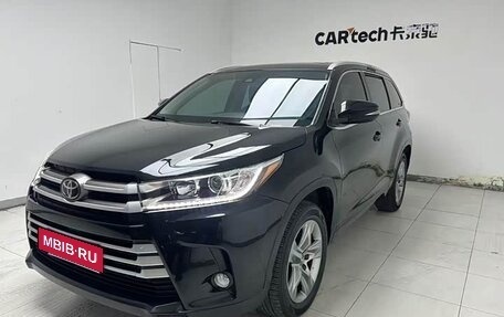 Toyota Highlander, 2022 год, 3 300 000 рублей, 3 фотография