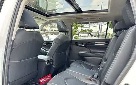 Toyota Highlander, 2022 год, 3 890 000 рублей, 8 фотография