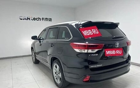 Toyota Highlander, 2022 год, 3 300 000 рублей, 6 фотография