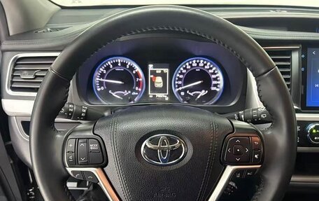 Toyota Highlander, 2022 год, 3 300 000 рублей, 13 фотография