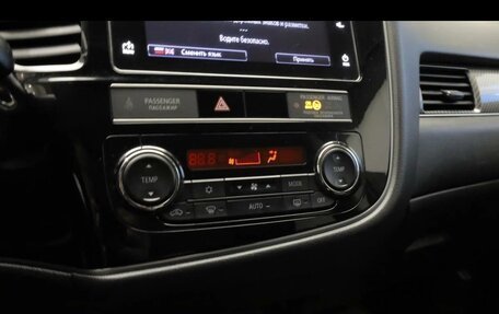 Mitsubishi Outlander III рестайлинг 3, 2019 год, 2 300 000 рублей, 14 фотография