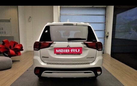 Mitsubishi Outlander III рестайлинг 3, 2019 год, 2 300 000 рублей, 5 фотография