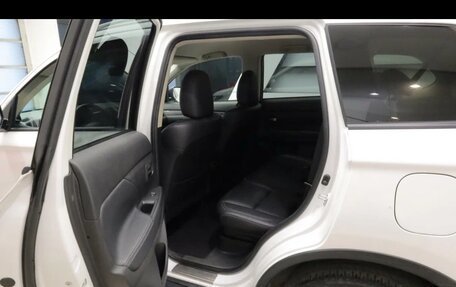 Mitsubishi Outlander III рестайлинг 3, 2019 год, 2 300 000 рублей, 15 фотография