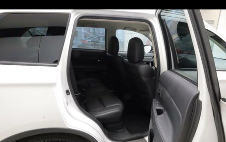 Mitsubishi Outlander III рестайлинг 3, 2019 год, 2 300 000 рублей, 16 фотография