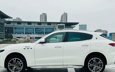 Maserati Levante I, 2023 год, 6 135 000 рублей, 7 фотография