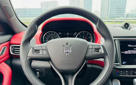 Maserati Levante I, 2023 год, 6 135 000 рублей, 12 фотография