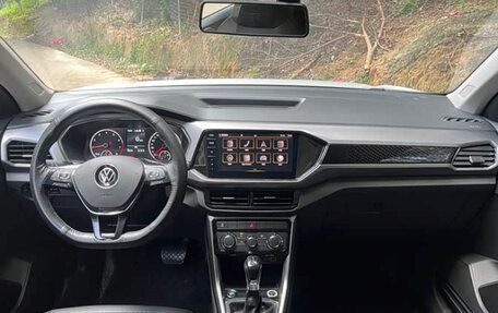 Volkswagen T-Cross I, 2022 год, 1 325 000 рублей, 10 фотография